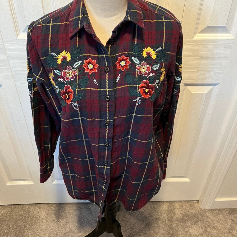 Top shop size 2,embroidered shirt